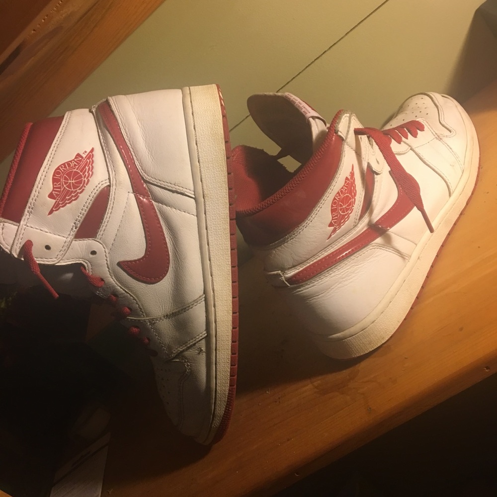 jordan retro 1 white red